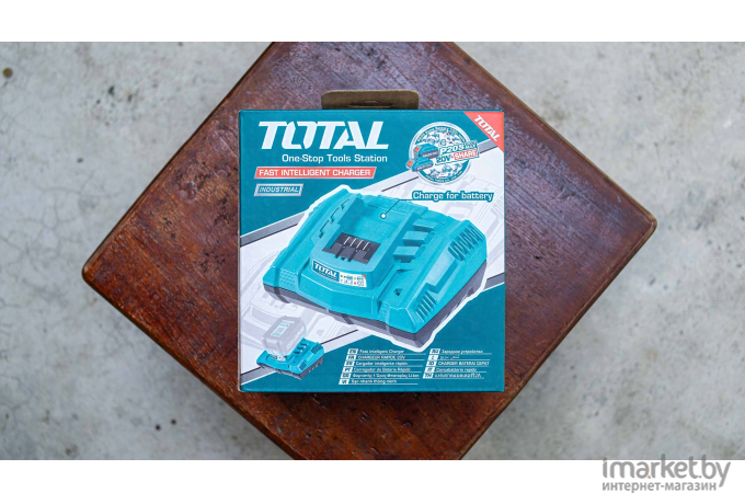 Зарядное устройство Total TFCLI2003